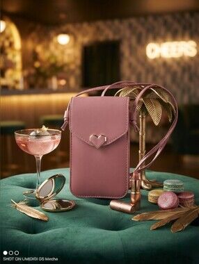 5/$100 Women’s Pink Heart-Accent Crossbody Bag 🩷
